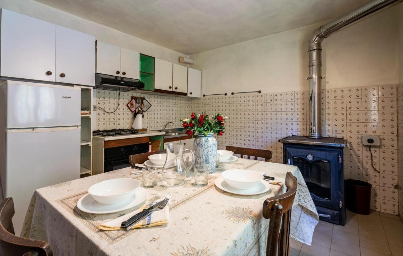 Stunning Home In Longoio With Kitchen Monti di Villa Exterior foto